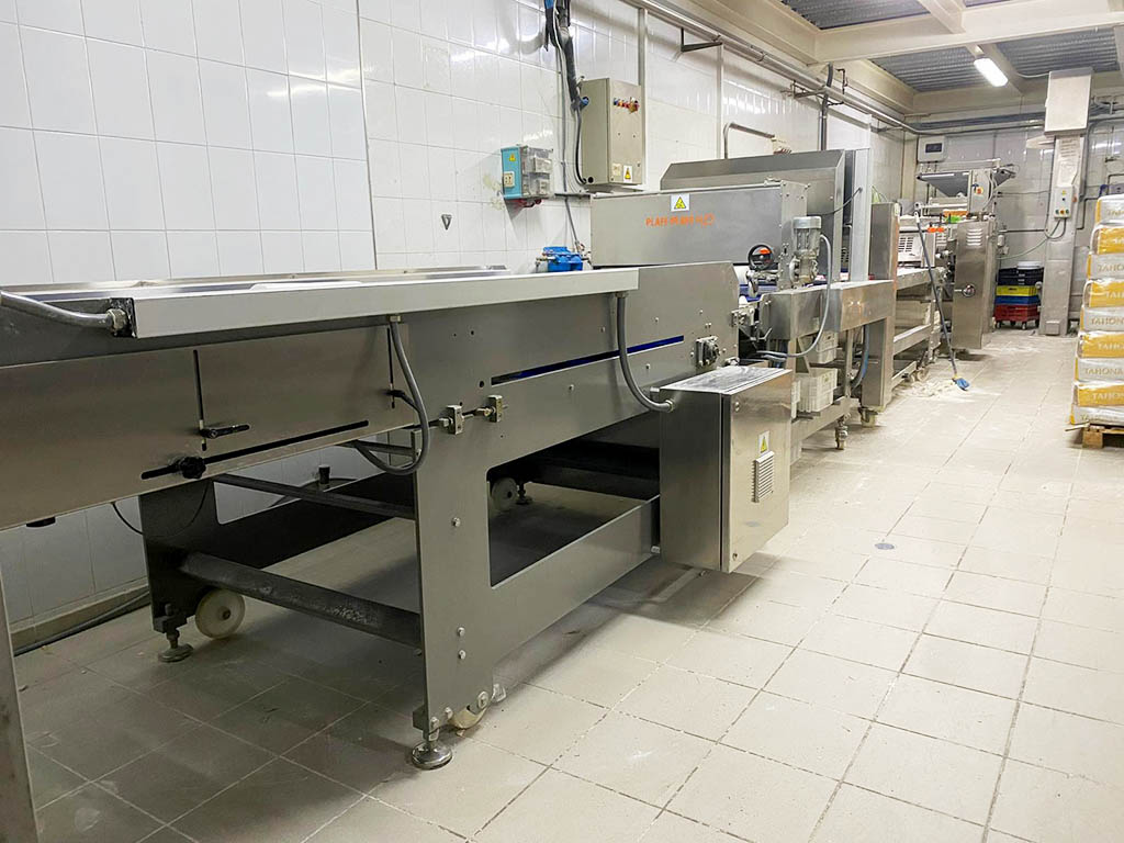 Maquinaria Viñas bread line